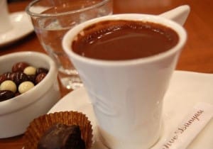 Türk-kahvesi-lokumla-servis-UzmanTedavi.NET