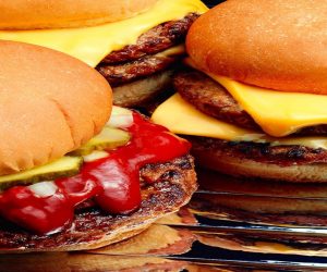 Fastfood Yiyecekler Sivilce ve Siyah Nokta Yapar Mı?
